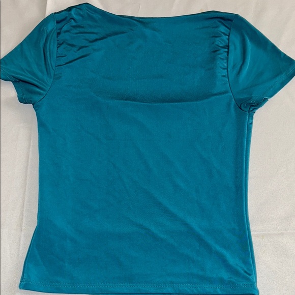 Green Ruched Short Sleeve Scoop Neck Tee - Picture 3 of 5